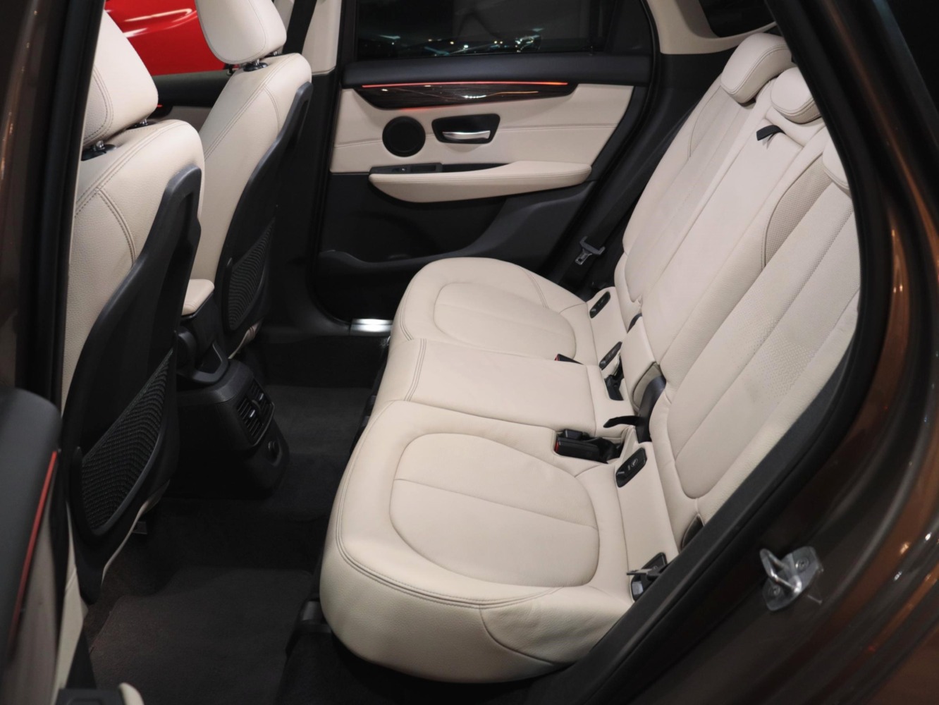 ＢＭＷ　２１８ｄ　アクティブツアラー　ラグジュアリー