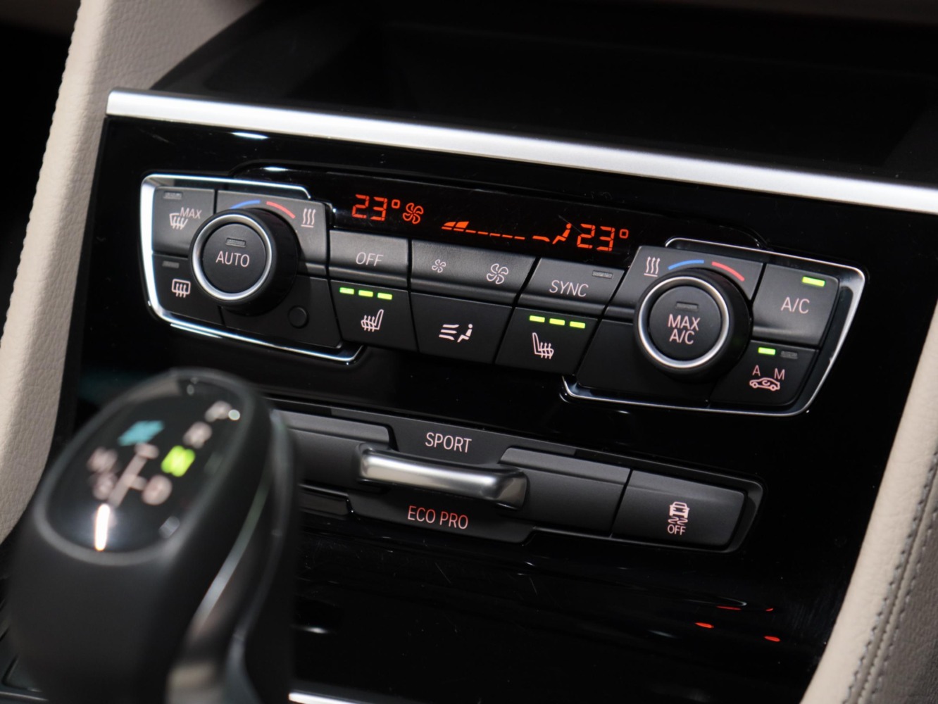 ＢＭＷ　２１８ｄ　アクティブツアラー　ラグジュアリー