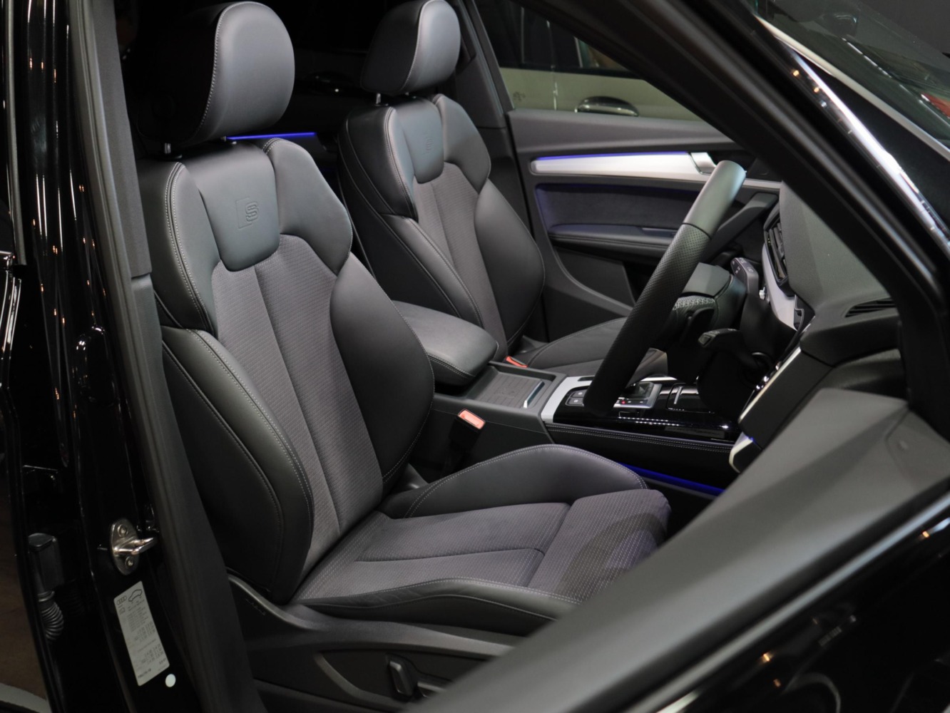 アウディ　Ｑ５　４０ＴＤＩ　Ｓライン　ブラックスタイリングＰＫＧ