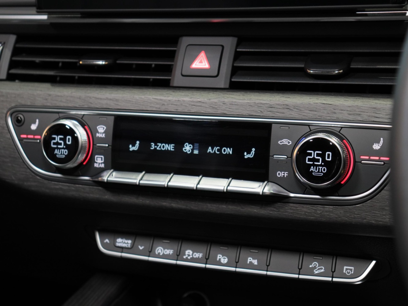 アウディ　Ａ４オールロードクワトロ　２．０　４ＷＤ