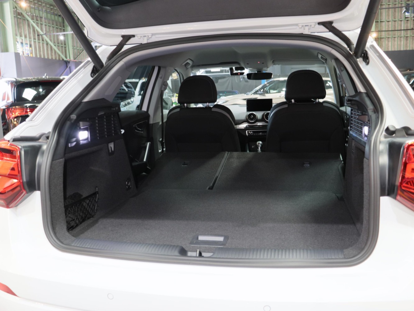 アウディ　Ｑ２　３５ＴＤＩスポーツ　