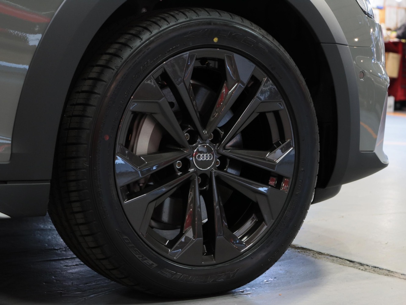 アウディ　Ａ４オールロードクワトロ　２．０　４ＷＤ