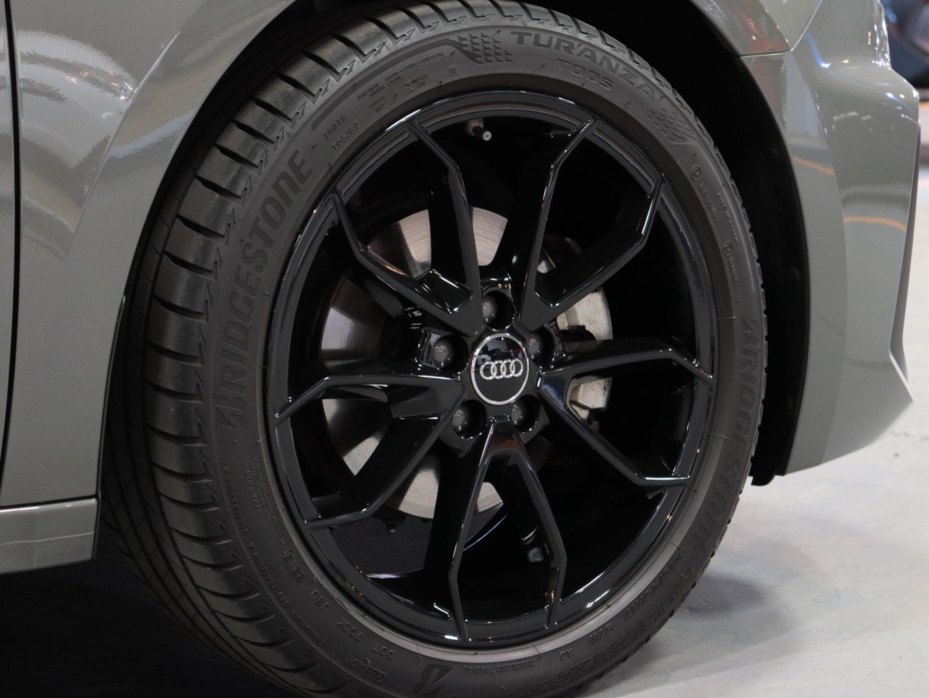アウディ　Ａ１スポーツバック　３５ＴＦＳＩ　Ｓライン