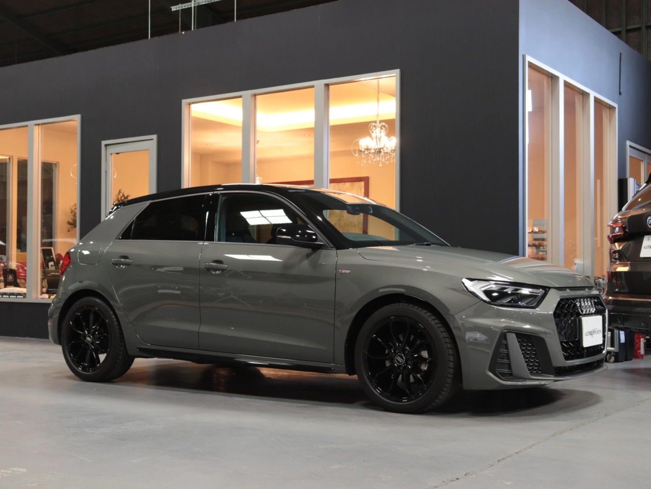 アウディ　Ａ１スポーツバック　３５ＴＦＳＩ　Ｓライン