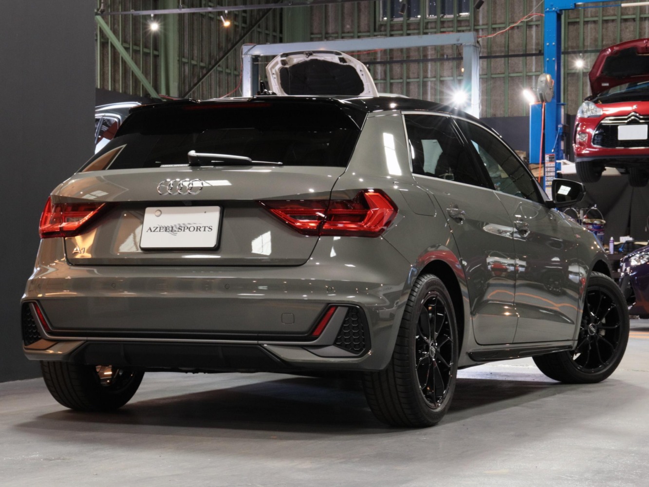 アウディ　Ａ１スポーツバック　３５ＴＦＳＩ　Ｓライン