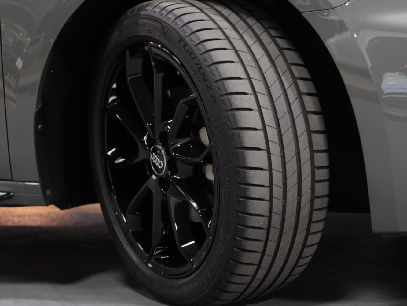 アウディ　Ａ１スポーツバック　３５ＴＦＳＩ　Ｓライン