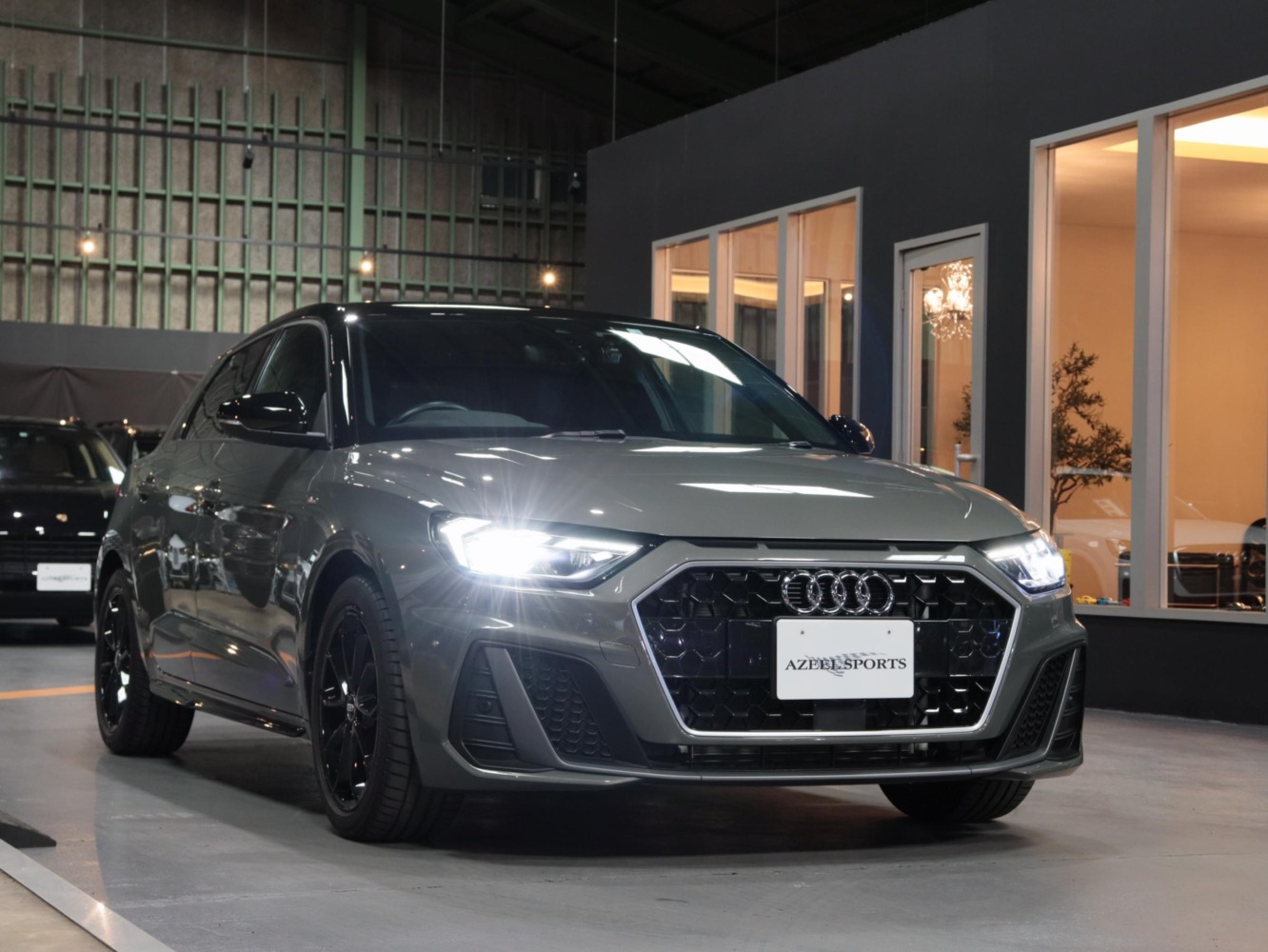 アウディ　Ａ１スポーツバック　３５ＴＦＳＩ　Ｓライン