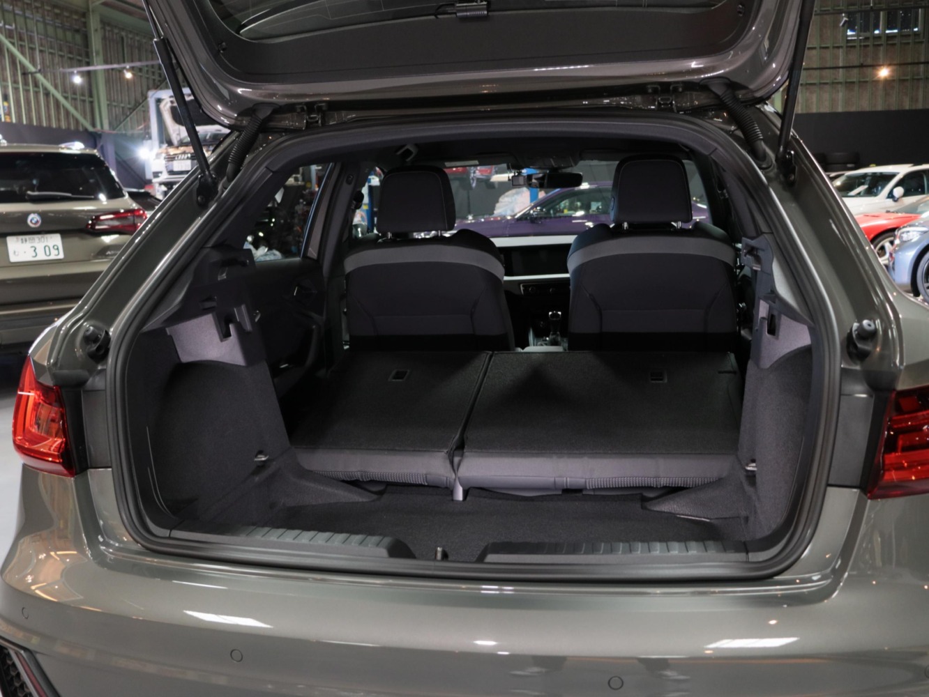 アウディ　Ａ１スポーツバック　３５ＴＦＳＩ　Ｓライン