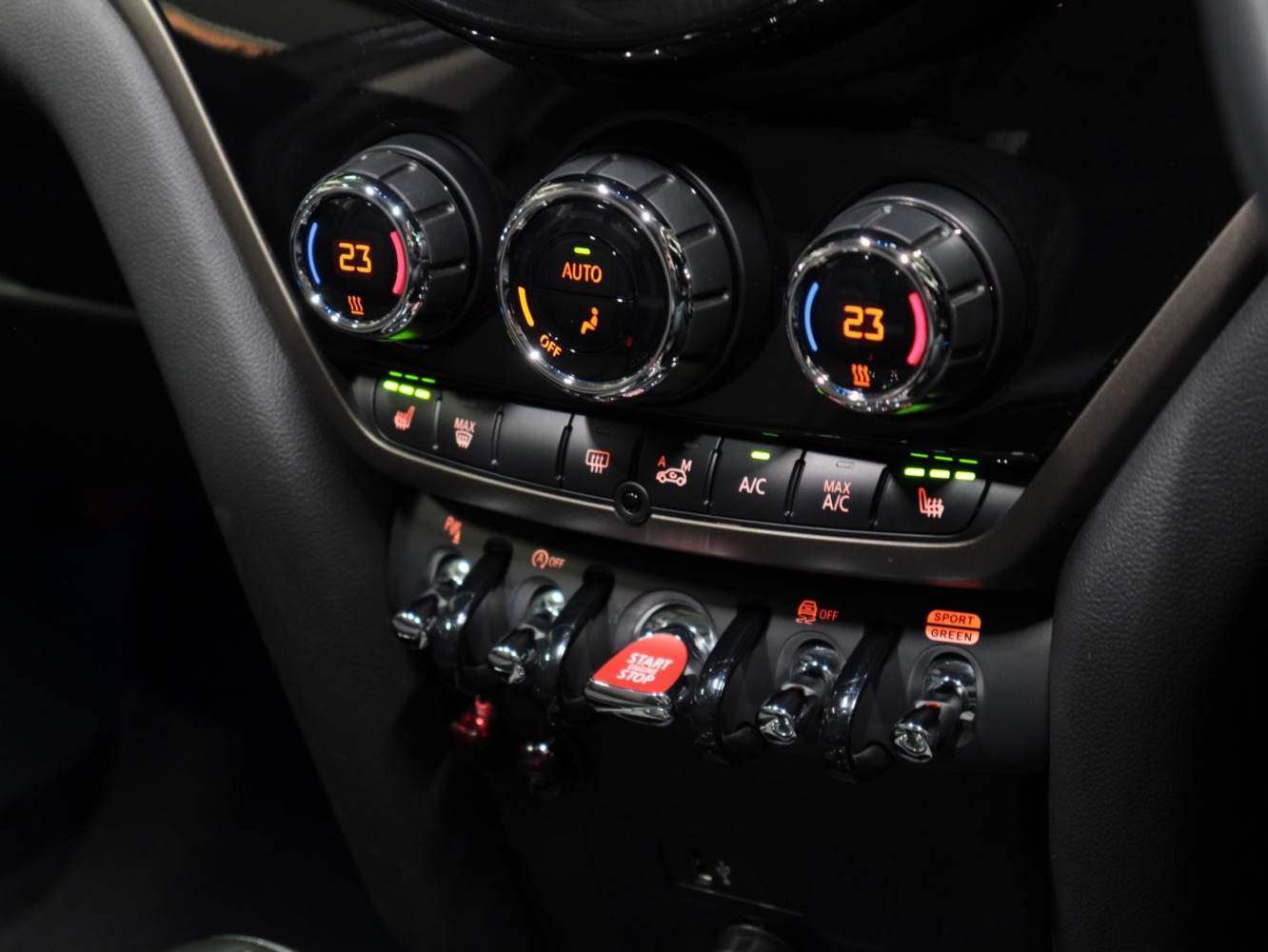 ＭＩＮＩ　クロスオーバー　クーパーＤ　オール４