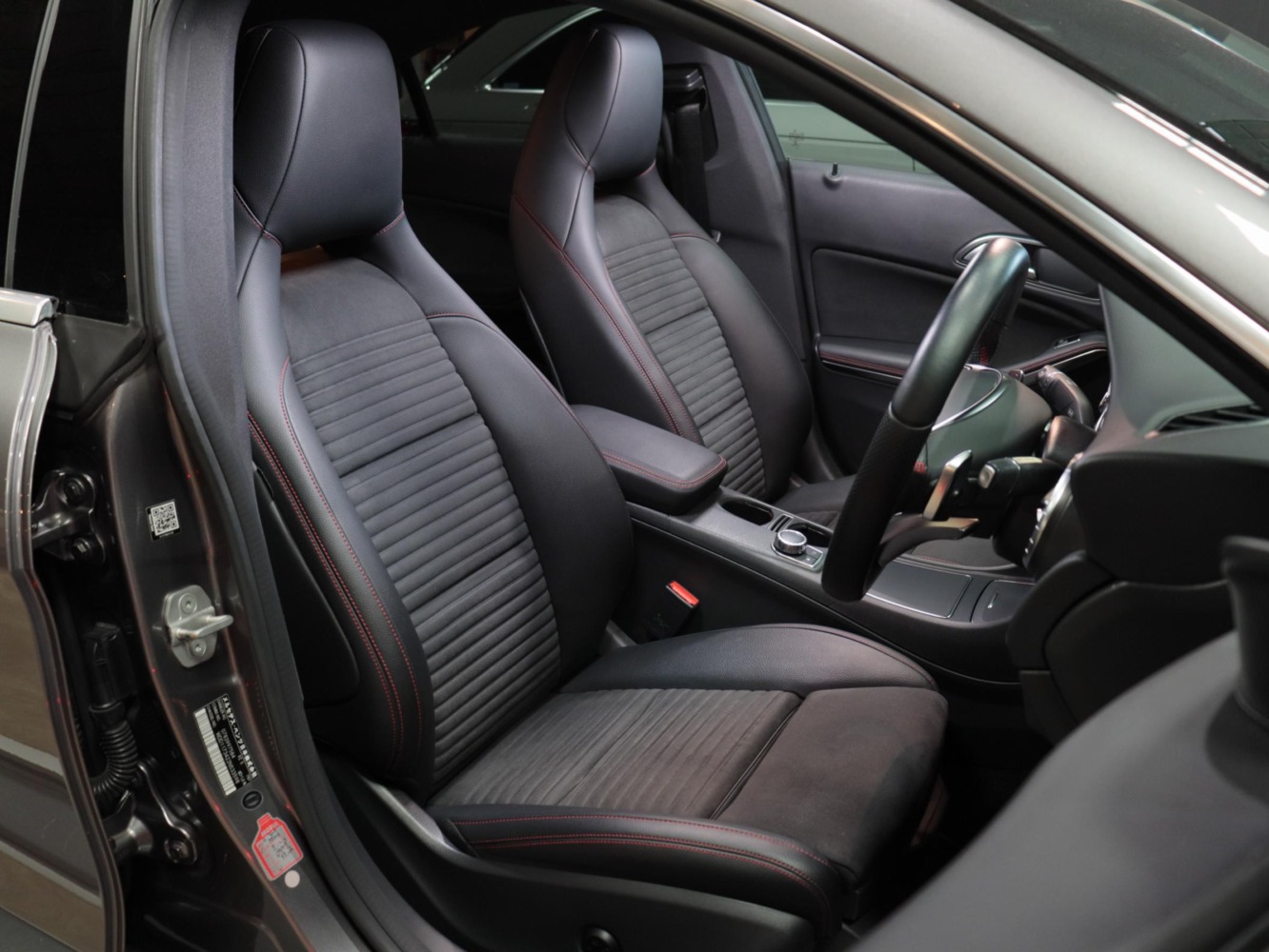 メルセデスベンツ　ＣＬＡ１８０　スポーツ