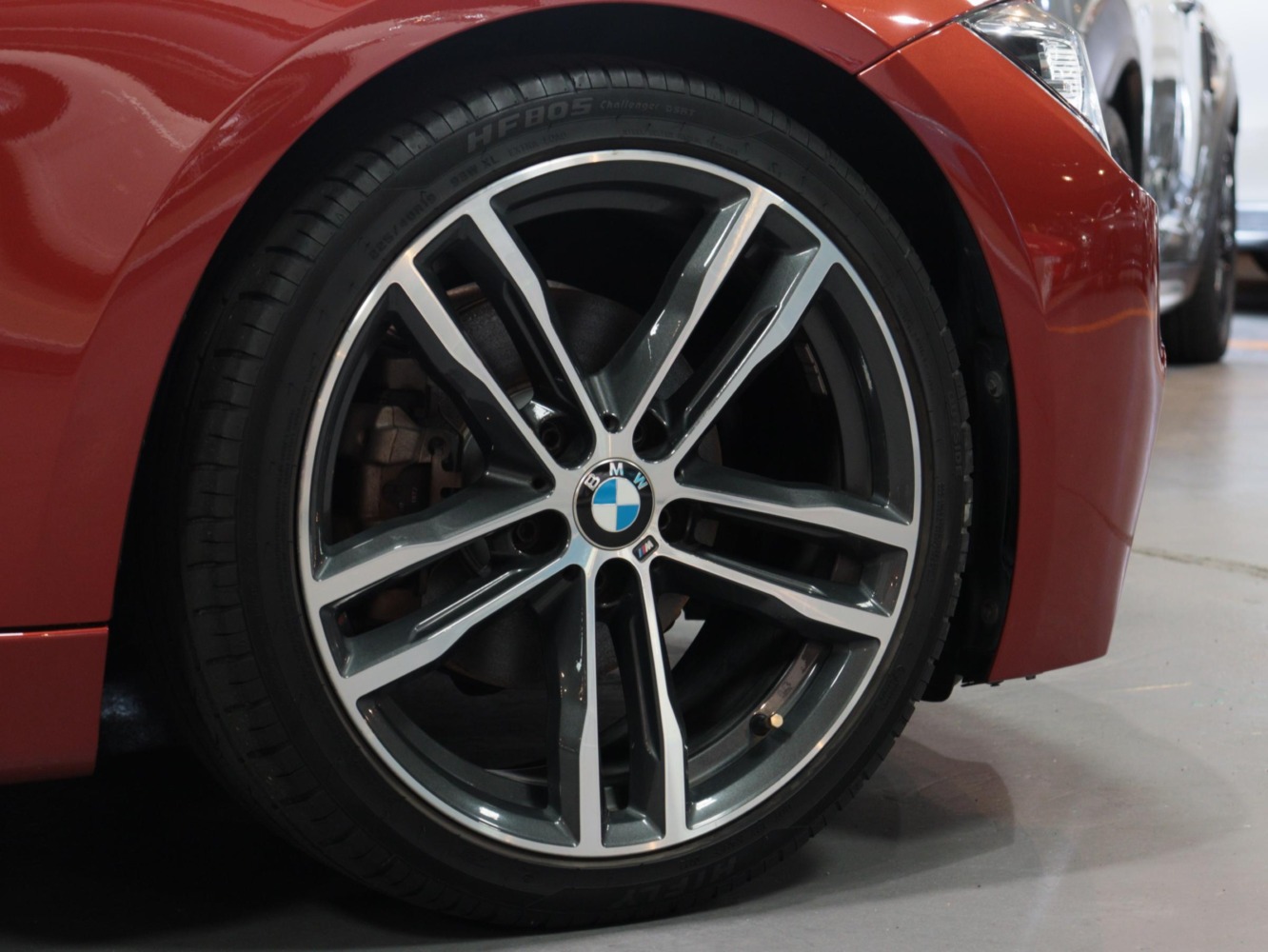 ＢＭＷ　３２０ｄ　ツーリング　Ｍスポーツ　エディションシャドー（特別仕様車）