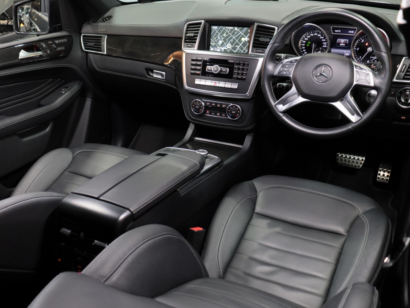 メルセデスベンツ　ＭＬ３５０　ブルーテック　４マチック