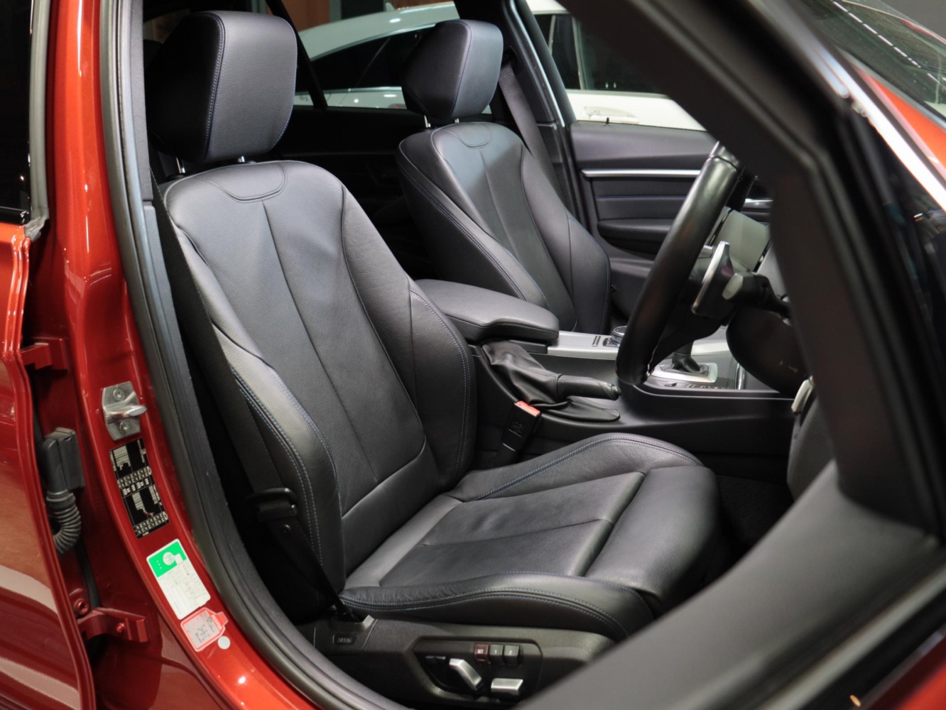 ＢＭＷ　３２０ｄ　ツーリング　Ｍスポーツ　エディションシャドー（特別仕様車）