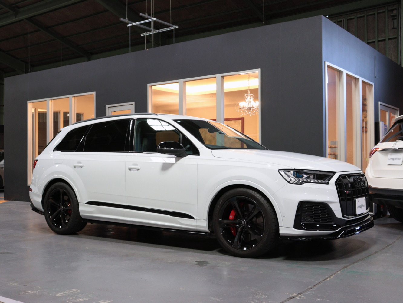 アウディ　ＳQ７　ベースグレード