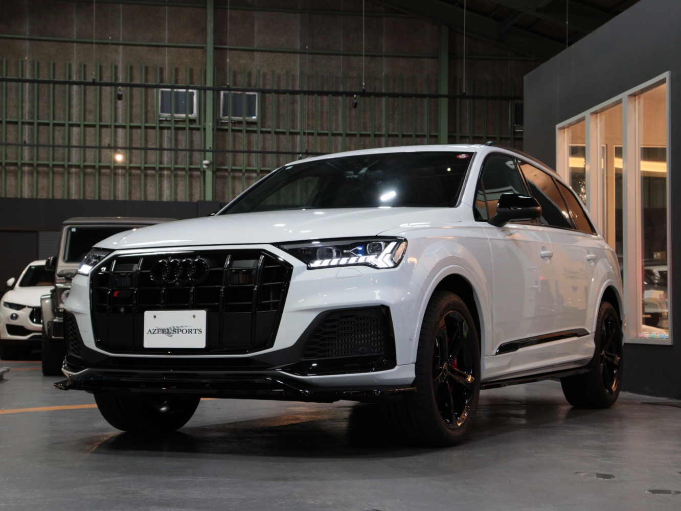 アウディ　ＳQ７　ベースグレード