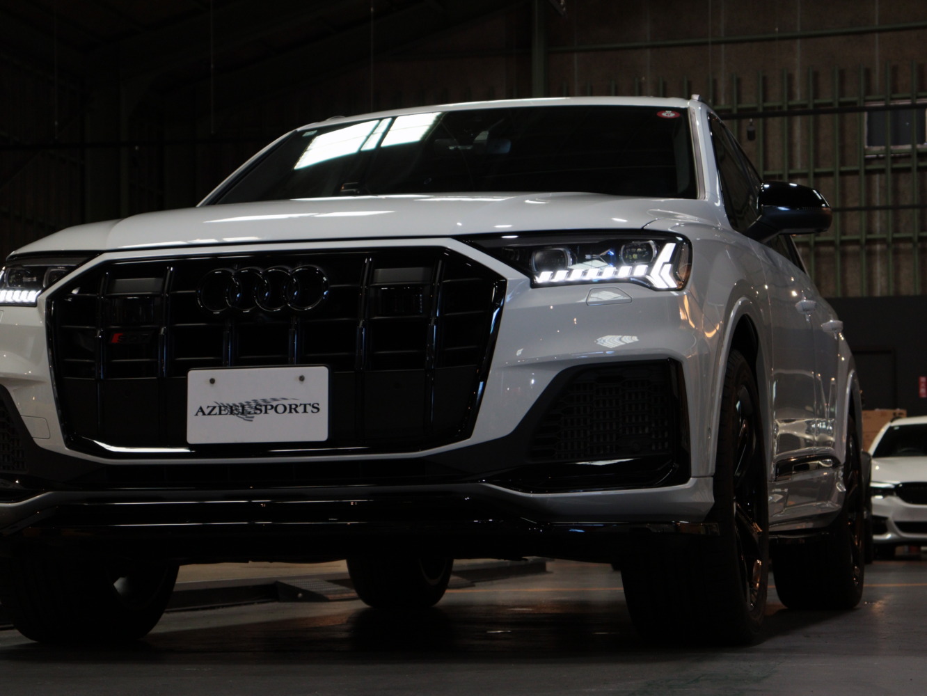アウディ　ＳQ７　ベースグレード