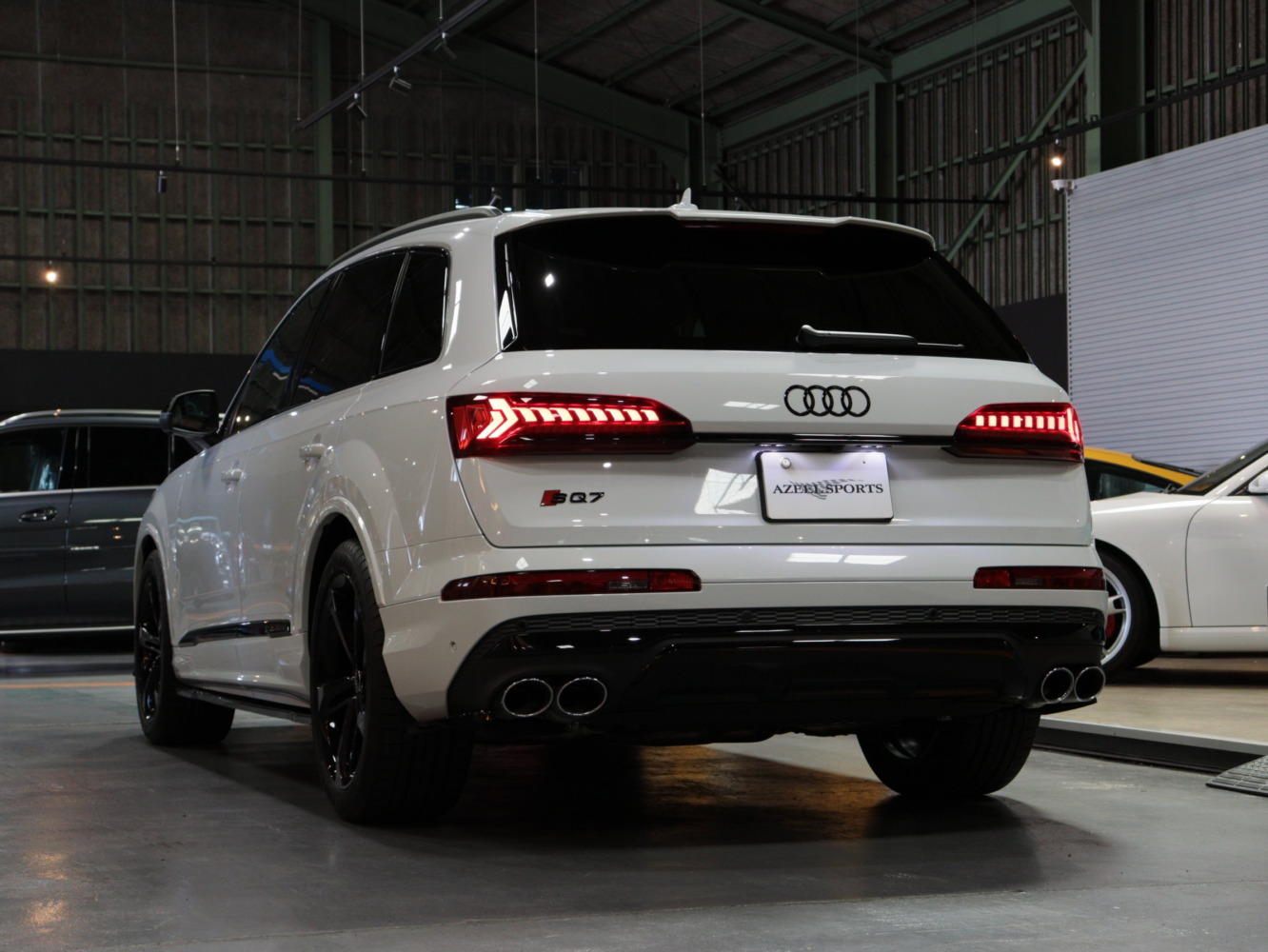 アウディ　ＳQ７　ベースグレード