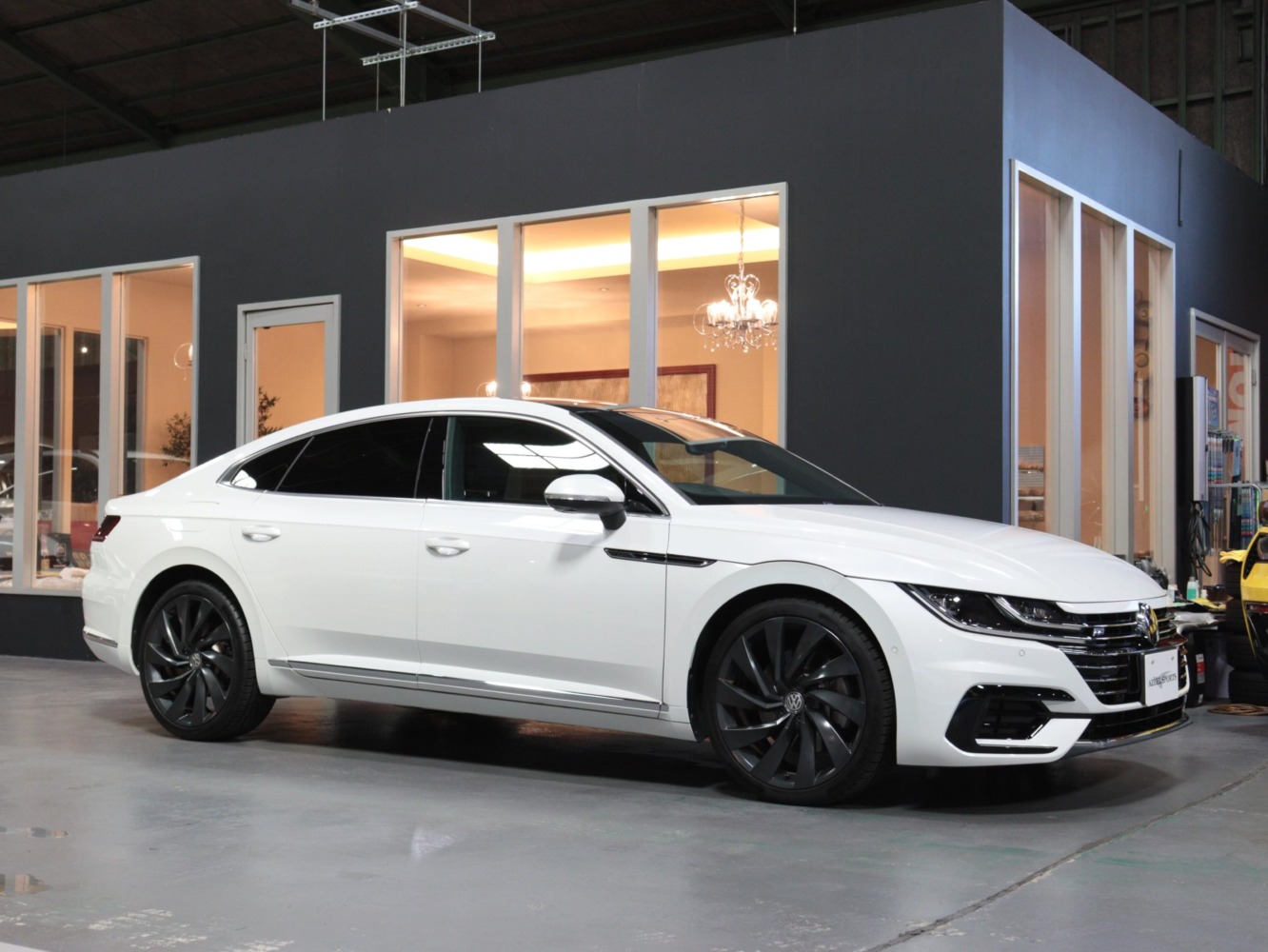 フォルクスワーゲン　アルテオン　ＴＳＩ　４モーション　Ｒライン　アドバンス