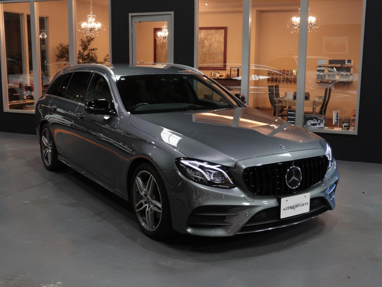 メルセデスベンツ　Ｅ２２０ｄ　ステーションワゴン　アバンギャルド　ＡＭＧライン
