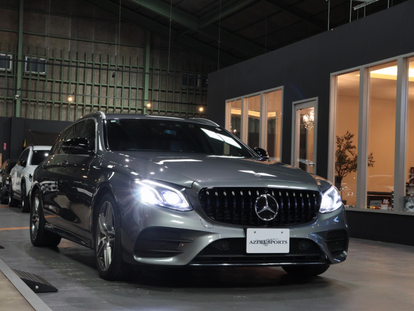 メルセデスベンツ　Ｅ２２０ｄ　ステーションワゴン　アバンギャルド　ＡＭＧライン