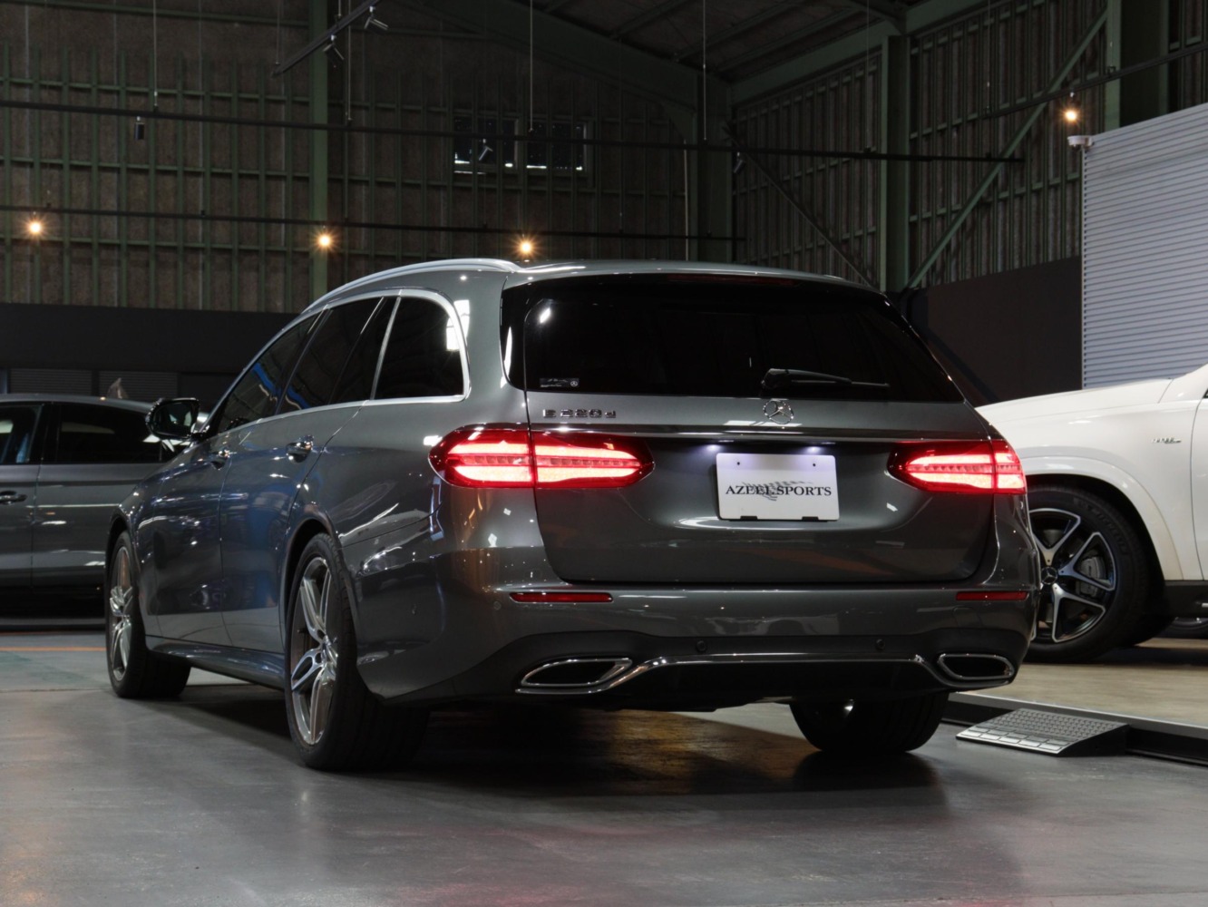 メルセデスベンツ　Ｅ２２０ｄ　ステーションワゴン　アバンギャルド　ＡＭＧライン
