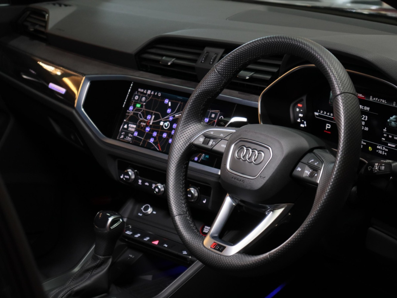 アウディ　ＲＳＱ３スポーツバック　２．５　４ＷＤ