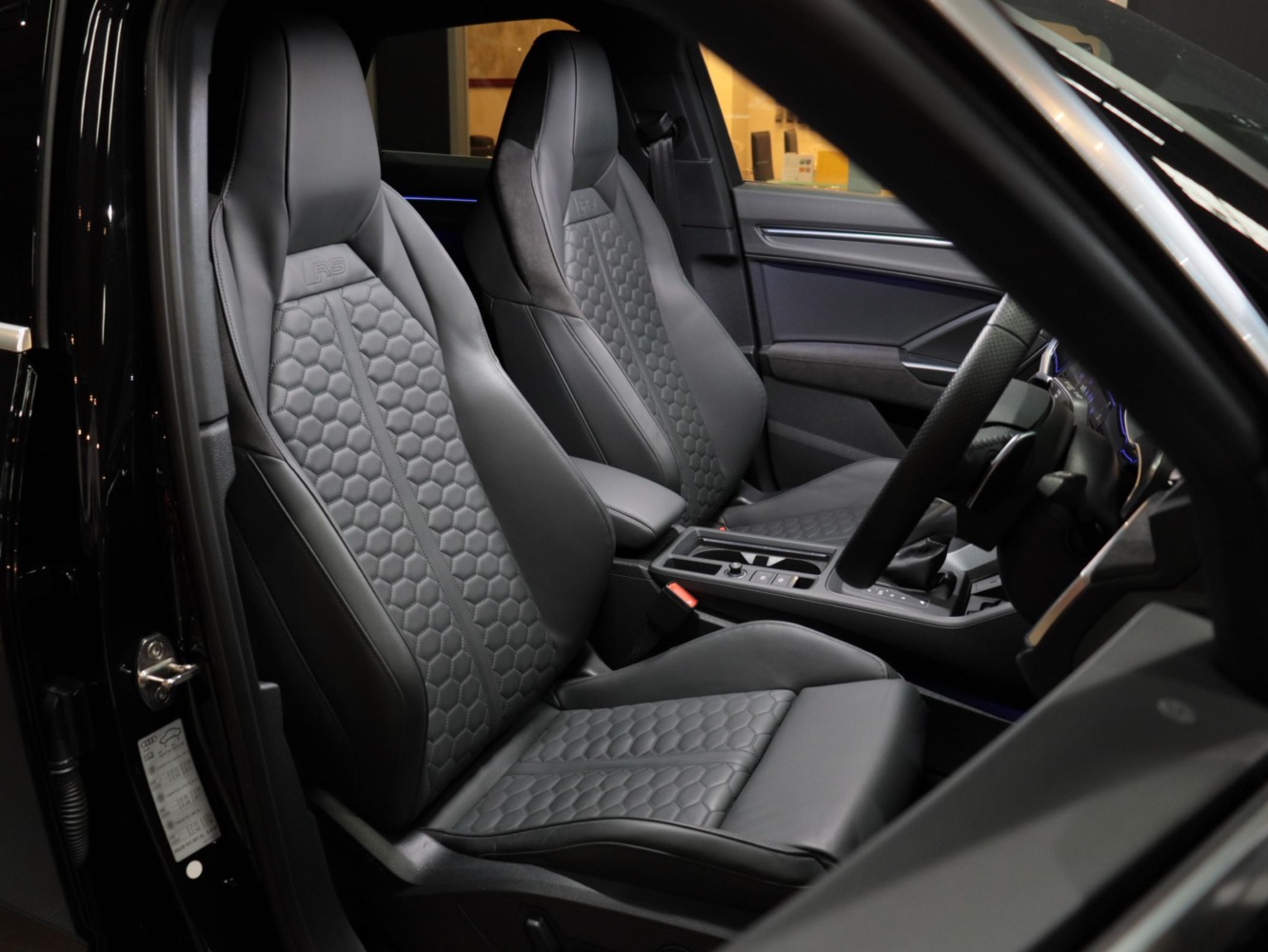 アウディ　ＲＳＱ３スポーツバック　２．５　４ＷＤ