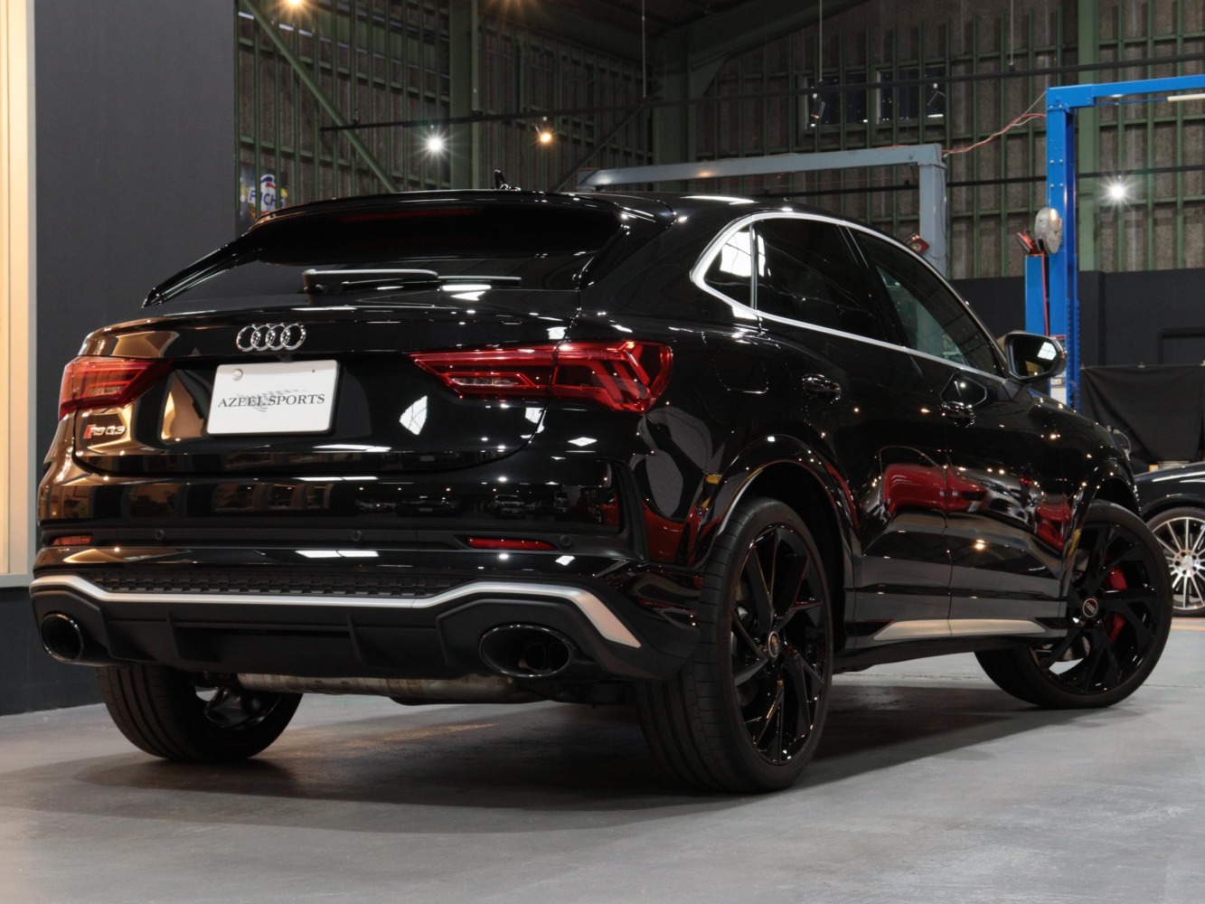 アウディ　ＲＳＱ３スポーツバック　２．５　４ＷＤ