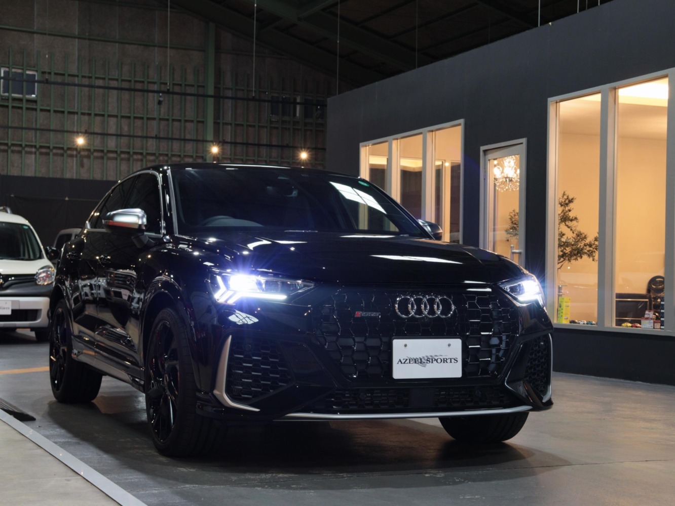 アウディ　ＲＳＱ３スポーツバック　２．５　４ＷＤ
