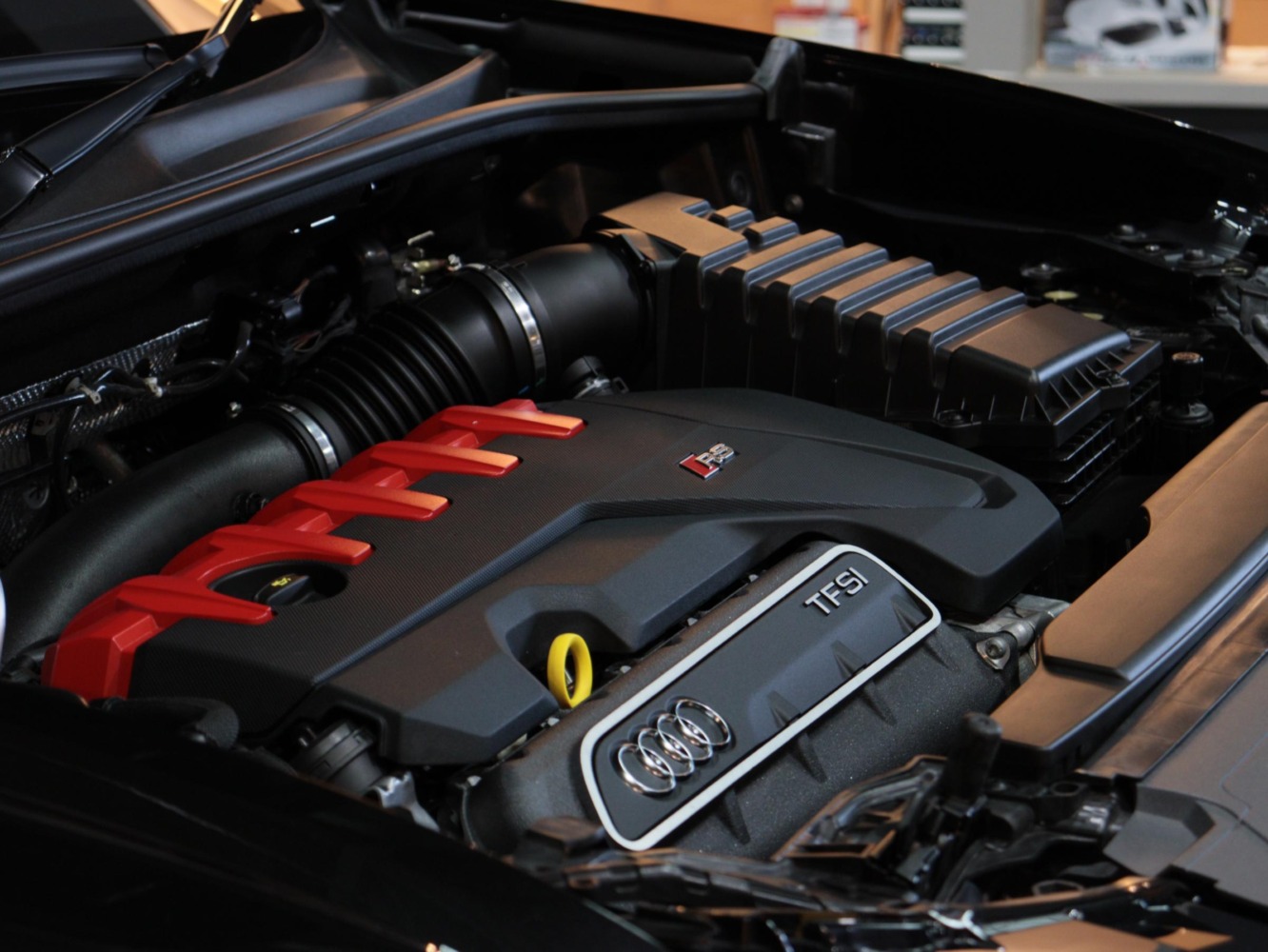 アウディ　ＲＳＱ３スポーツバック　２．５　４ＷＤ