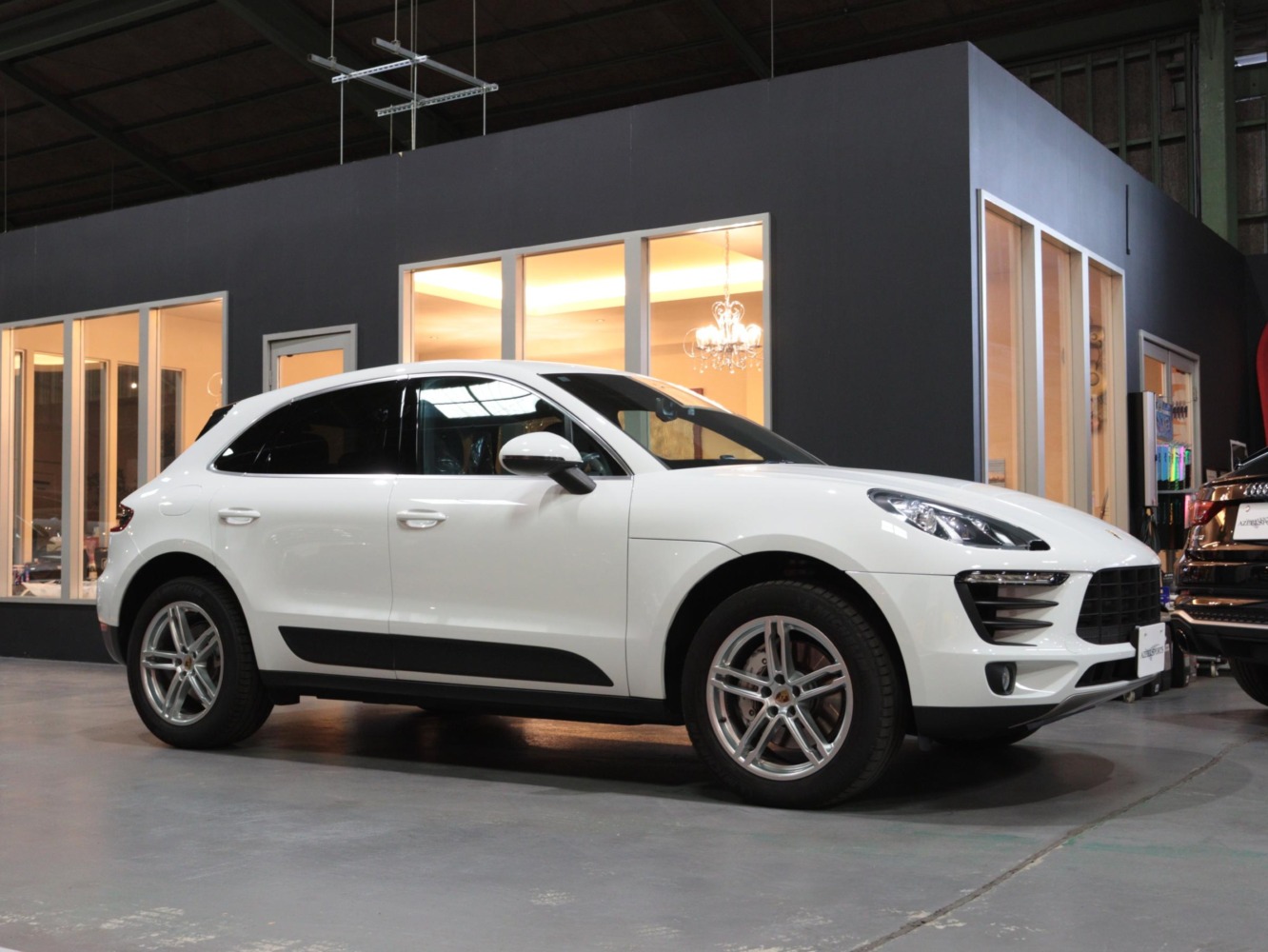 ポルシェ　マカンＳ　４ＷＤ　