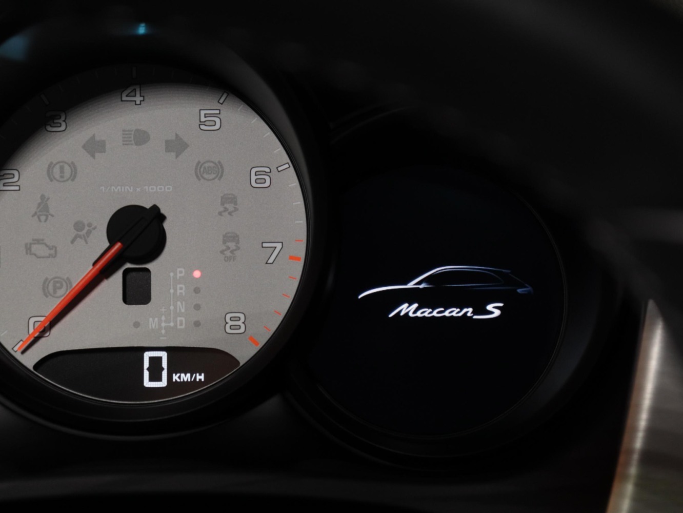 ポルシェ　マカンＳ　４ＷＤ　