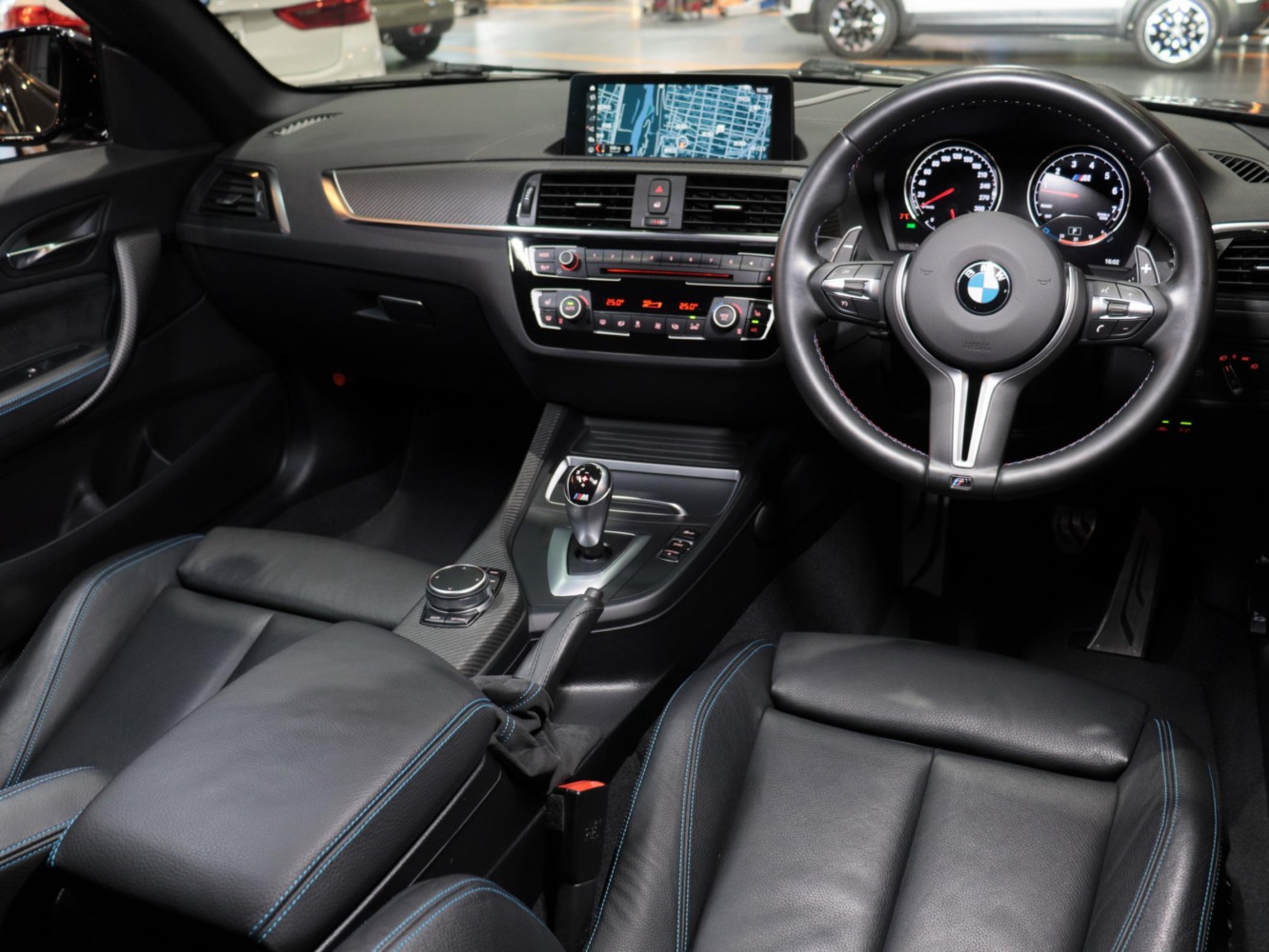ＢＭＷ　Ｍ２　ＤＣＴ　ベースグレード