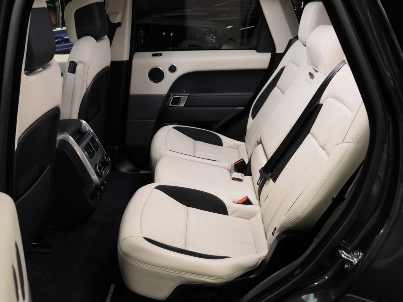 ランドローバー　レンジローバースポーツ 　ＨＳＥ　ダイナミック　２５８ＰＳ