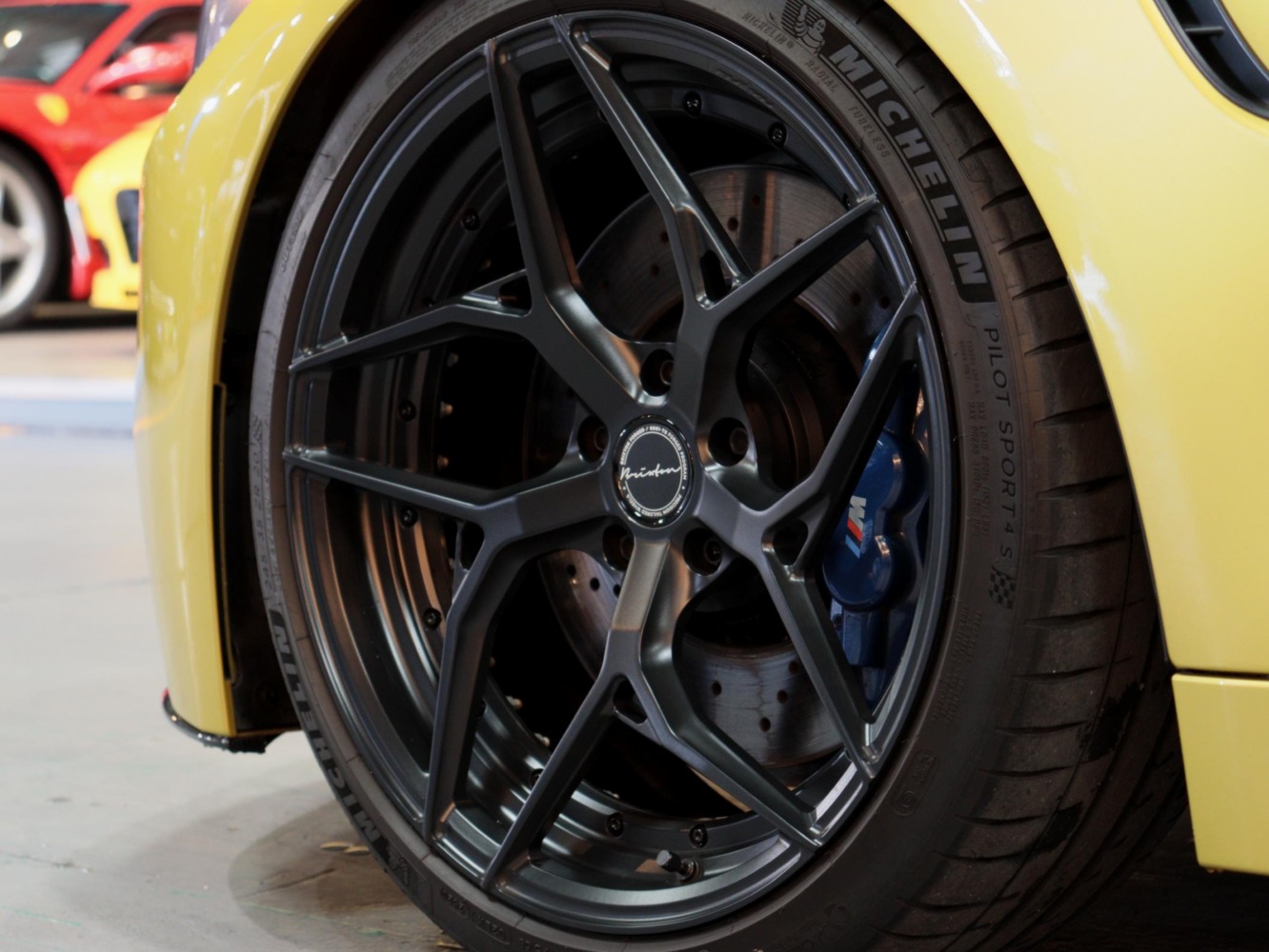 BMW　M４　クーペ　ベースグレード