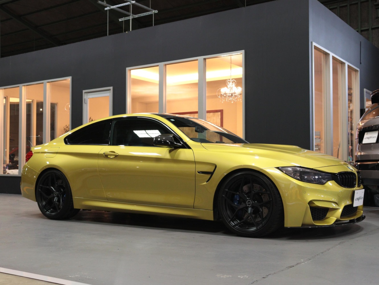 BMW　M４　クーペ　ベースグレード