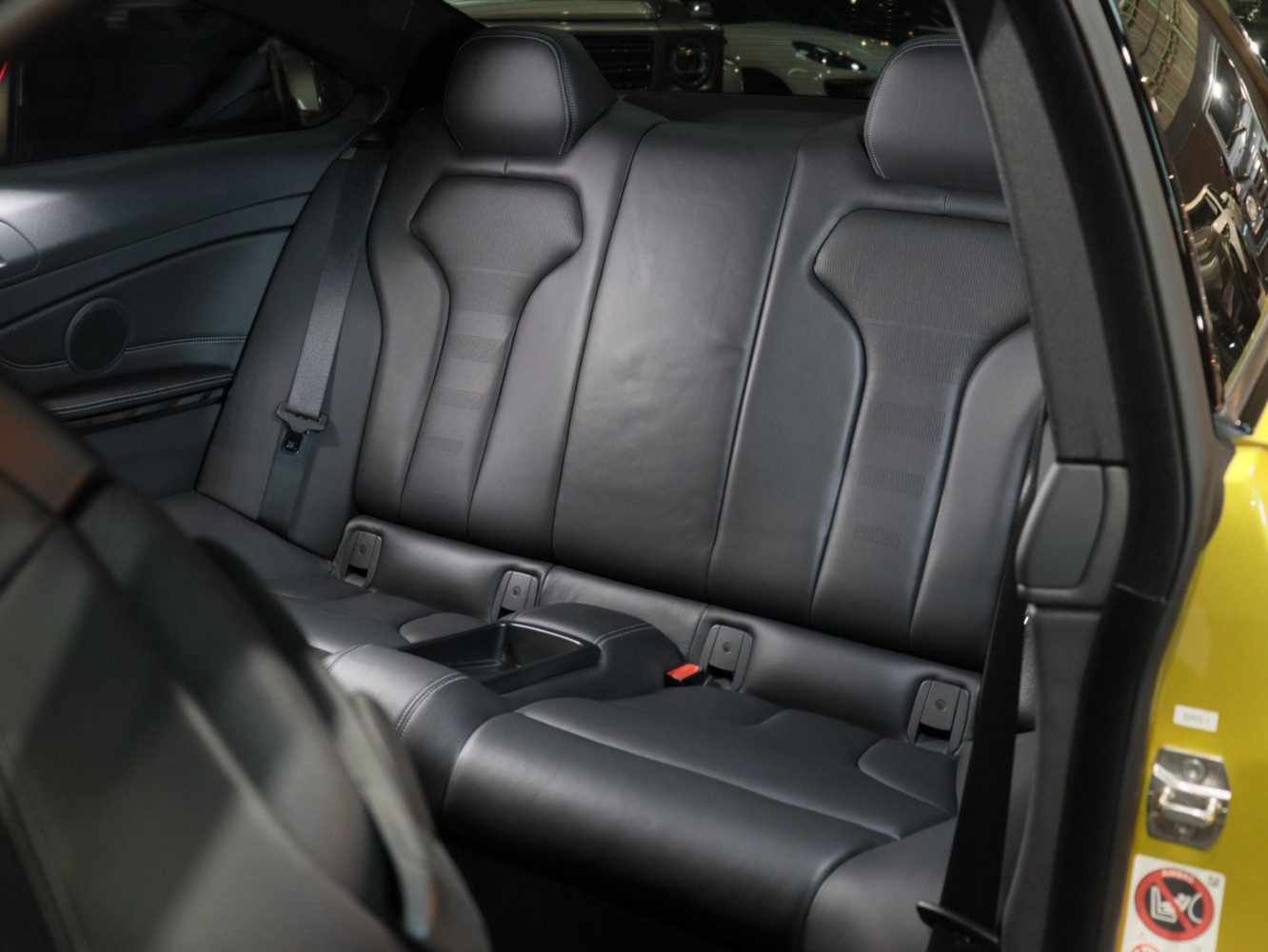 BMW　M４　クーペ　ベースグレード