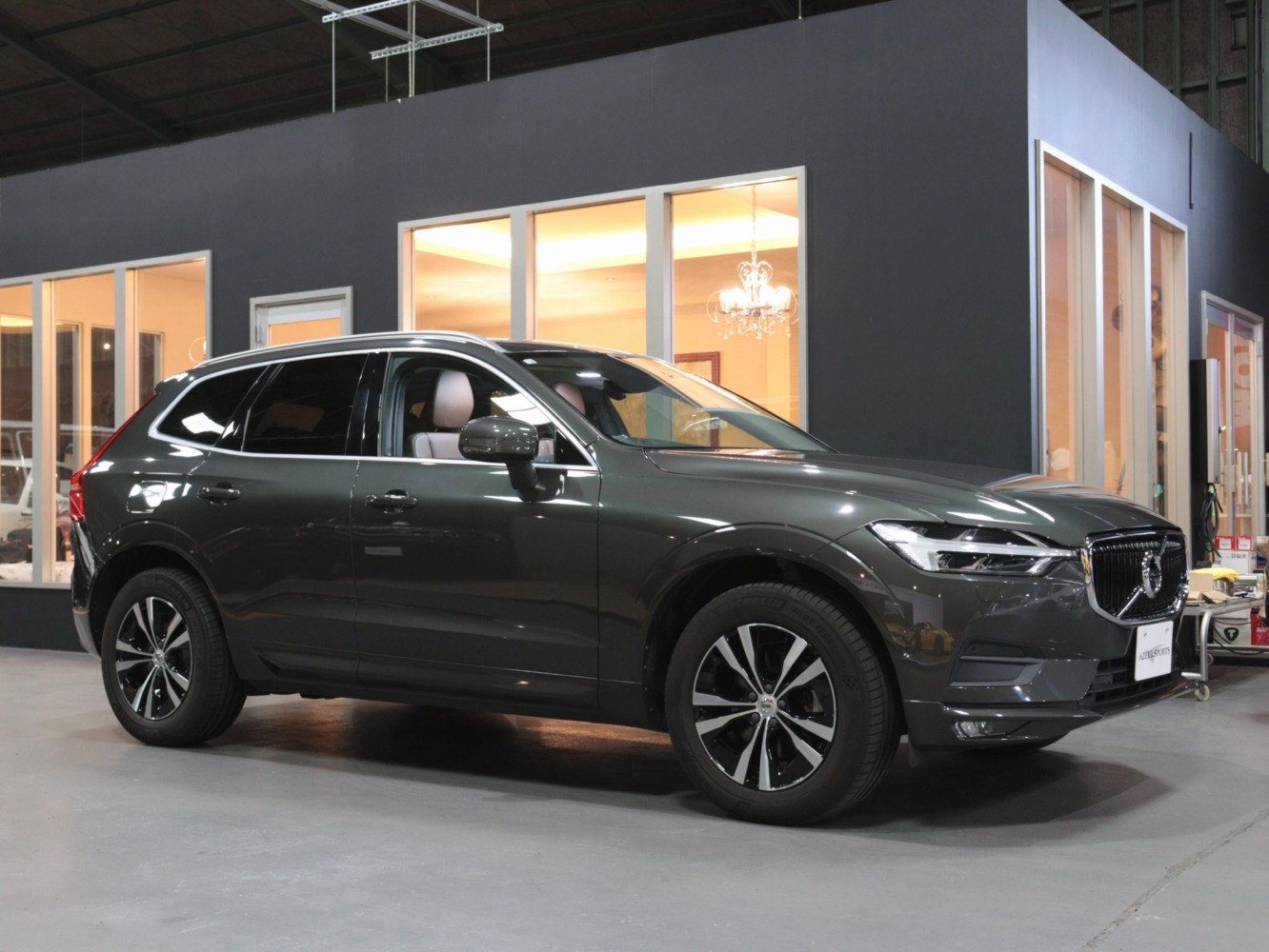 ボルボ　XC60　D4 AWDモメンタム 4WD