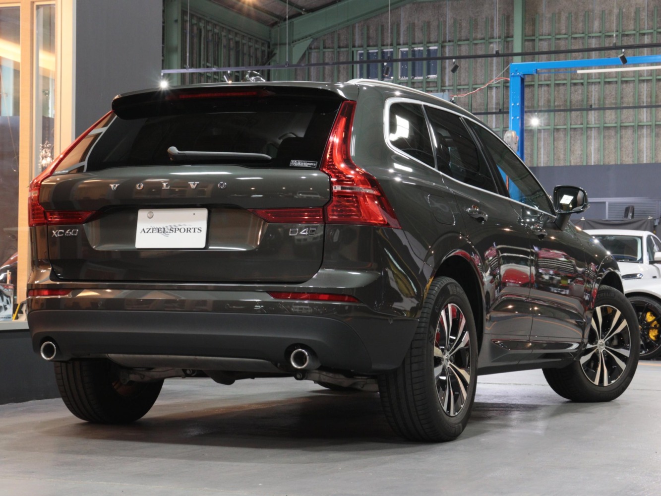 ボルボ　XC60　D4 AWDモメンタム 4WD