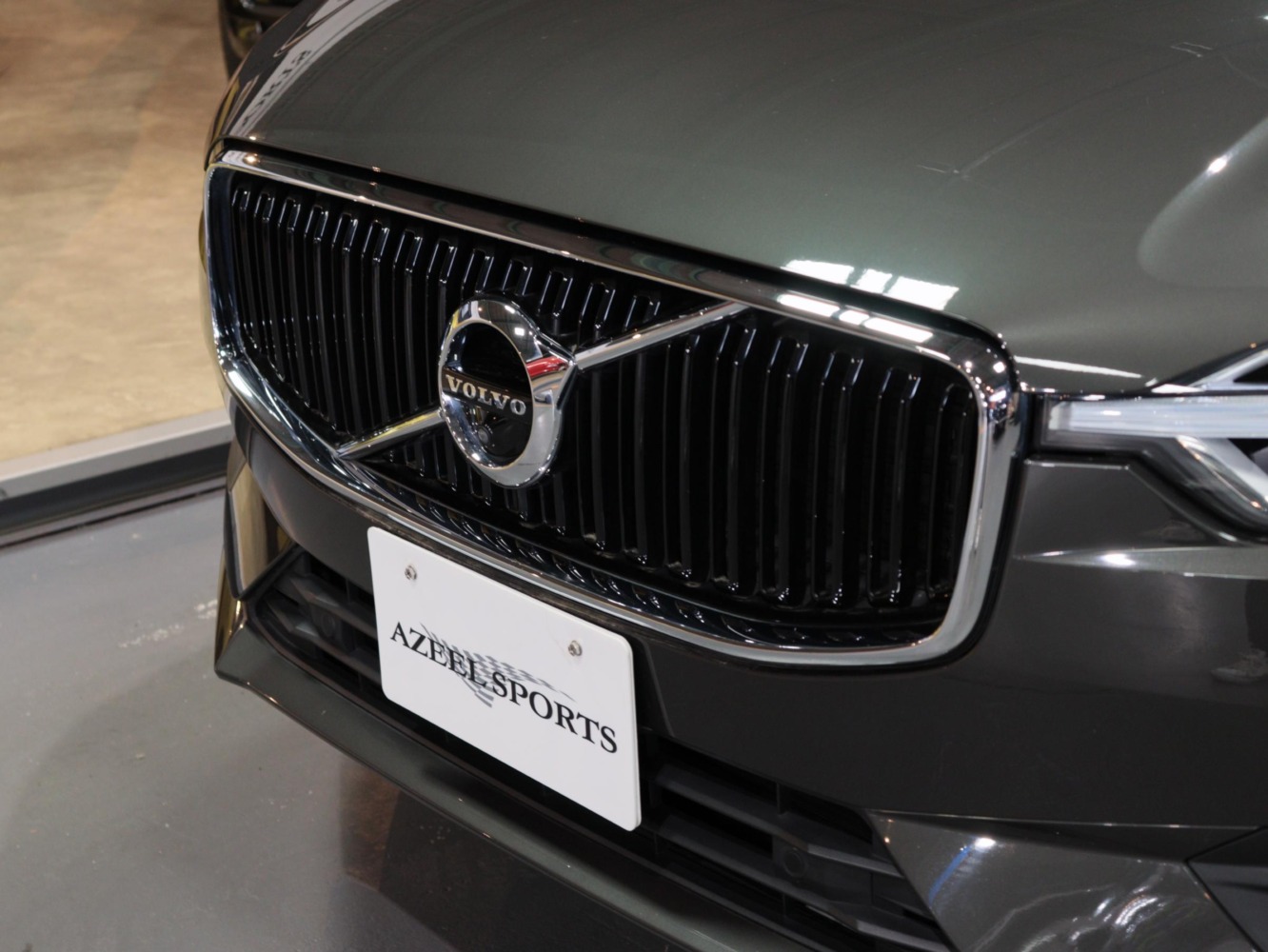 ボルボ　XC60　D4 AWDモメンタム 4WD