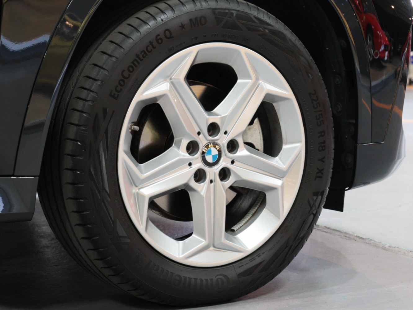 BMW X1　xドライブ20i xラインDCT 4WD