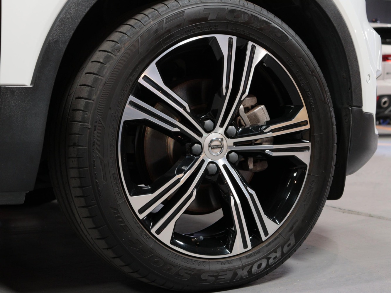 ボルボ　XC40　T5 AWDインスクリプション 4WD