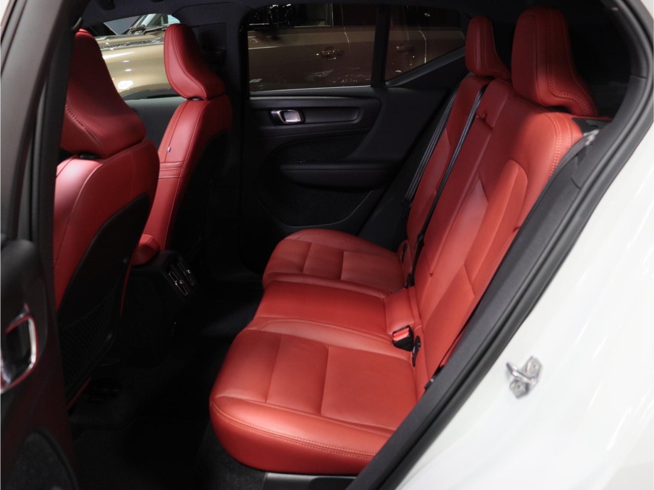 ボルボ　XC40　T5 AWDインスクリプション 4WD