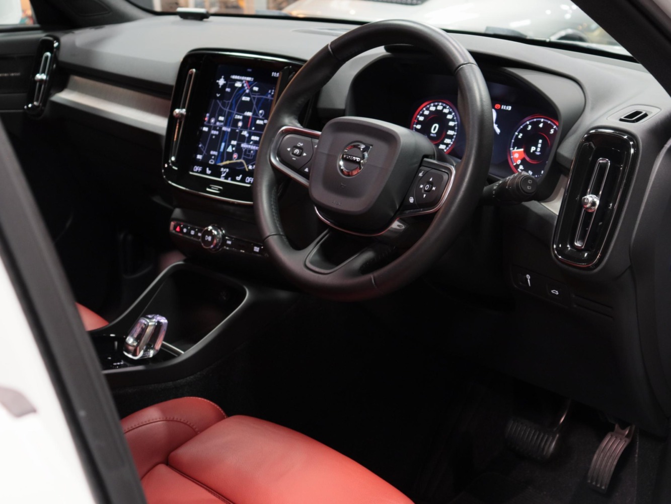 ボルボ　XC40　T5 AWDインスクリプション 4WD