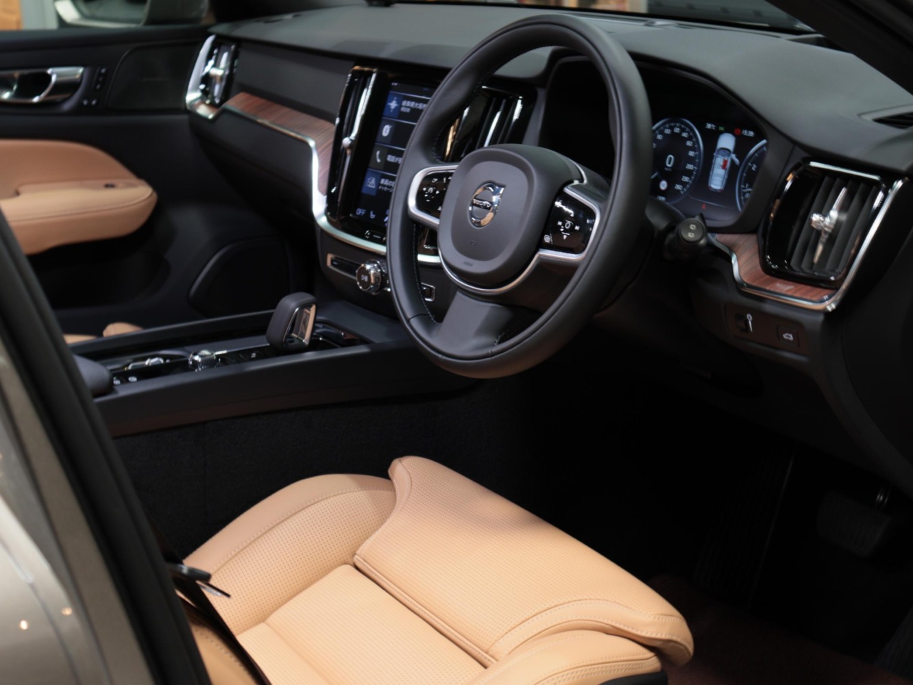 ボルボ　V60　クロスカントリー　B5　AWD　プロ　4WD