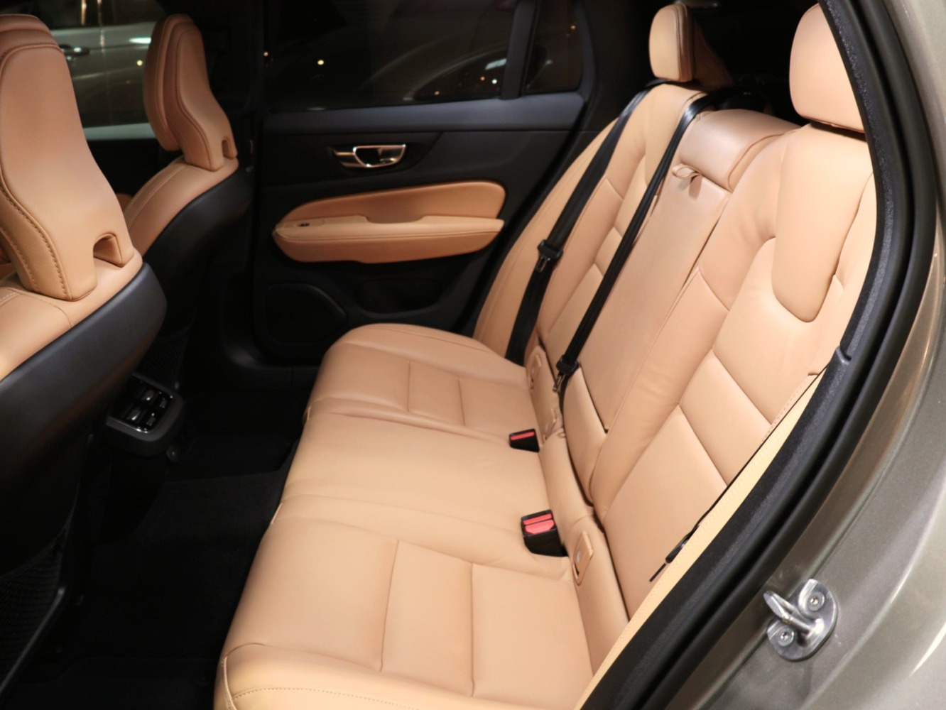 ボルボ　V60　クロスカントリー　B5　AWD　プロ　4WD