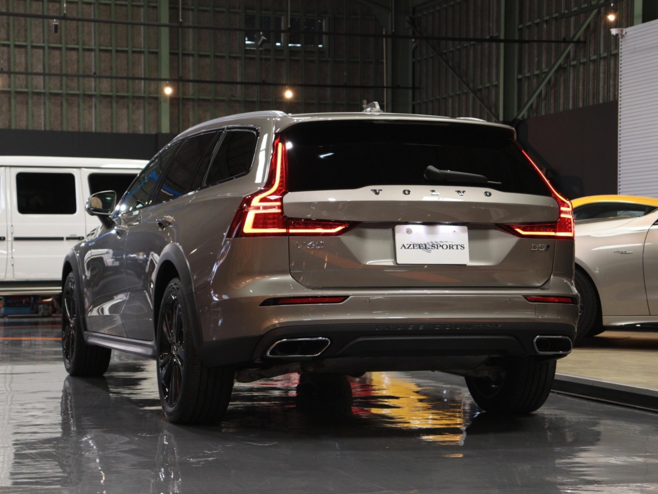 ボルボ　V60　クロスカントリー　B5　AWD　プロ　4WD