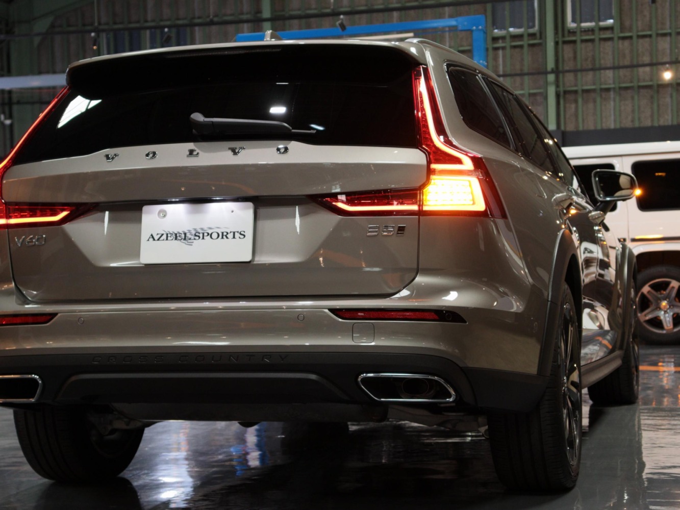ボルボ　V60　クロスカントリー　B5　AWD　プロ　4WD