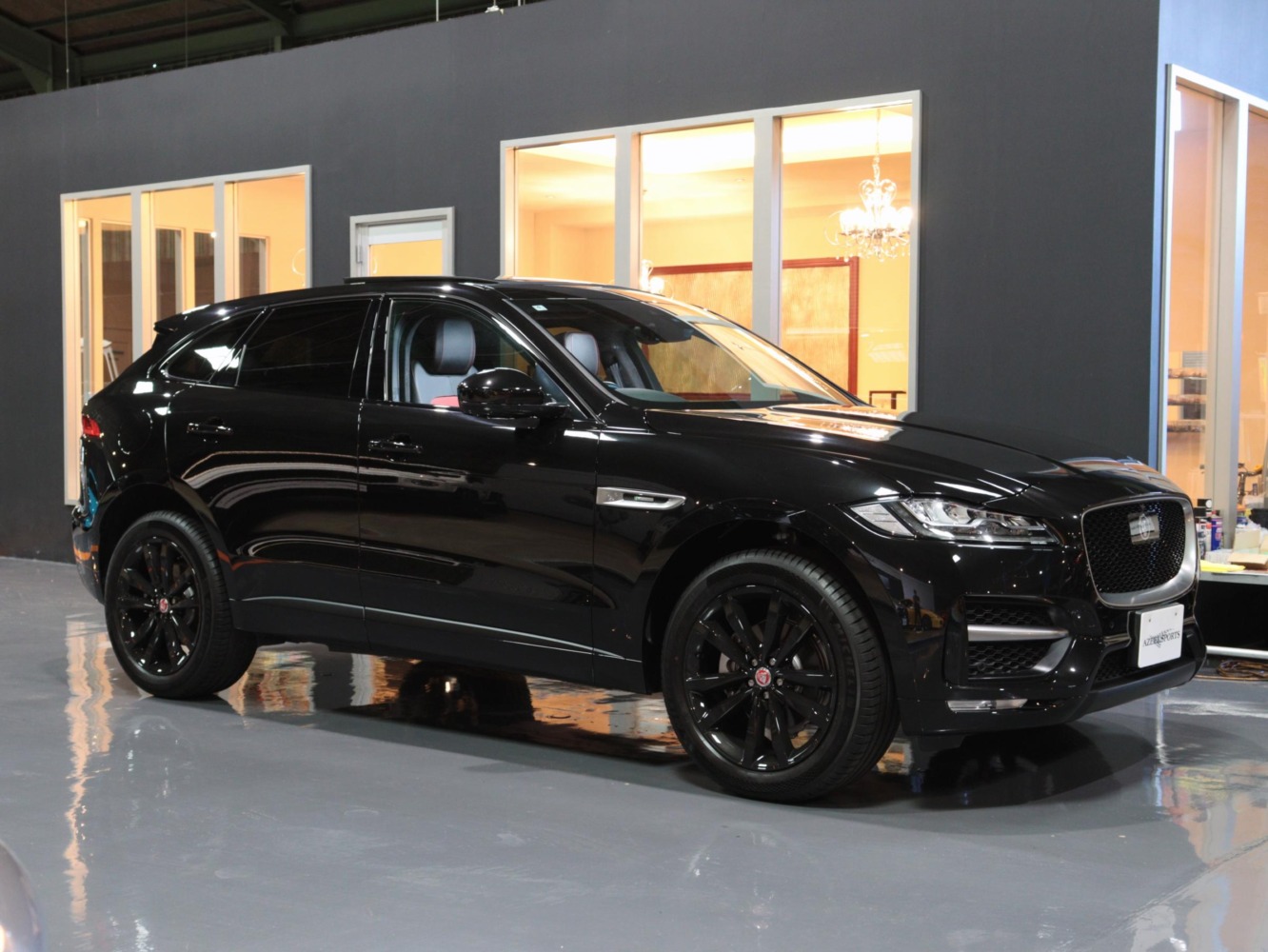 ジャガー　Ｆペイス　Ｒスポーツ　２．０Ｌ　Ｐ２５０　４ＷＤ