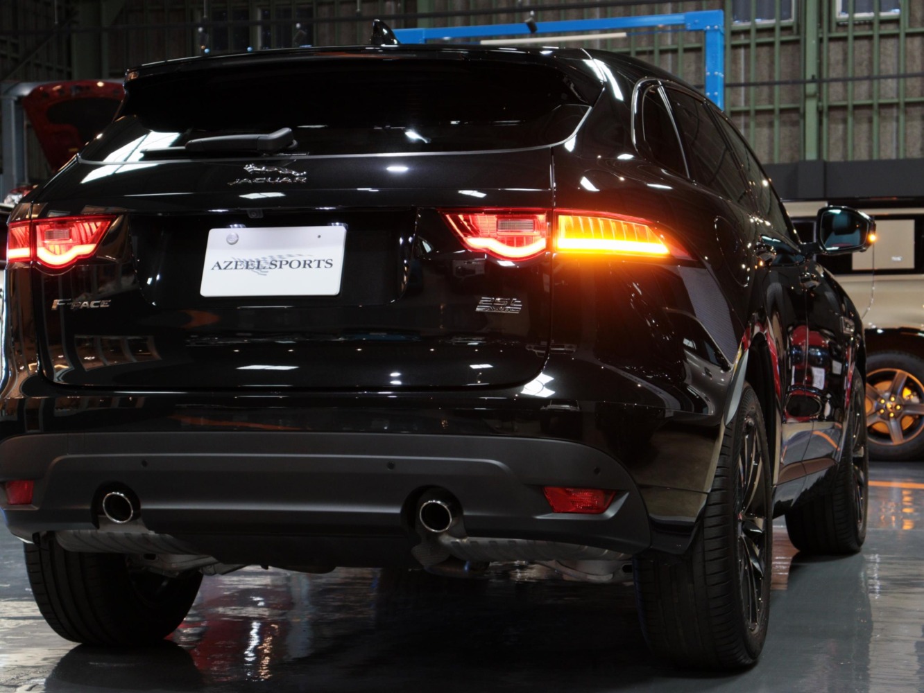 ジャガー　Ｆペイス　Ｒスポーツ　２．０Ｌ　Ｐ２５０　４ＷＤ